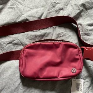 Lululemon Everywhere Belt Bag - Mulled Wine